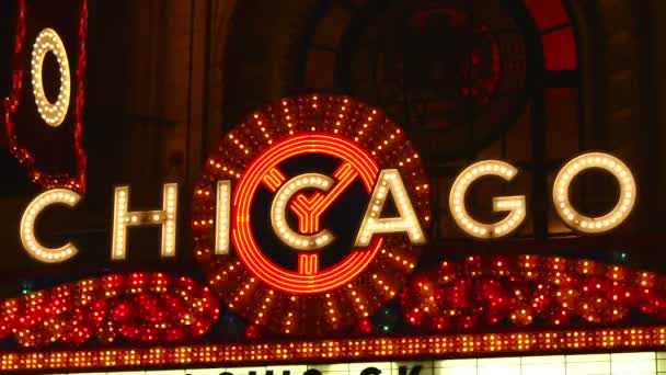 Zaznaczenia Chicago Bright Neon Theater w nocy — Wideo stockowe