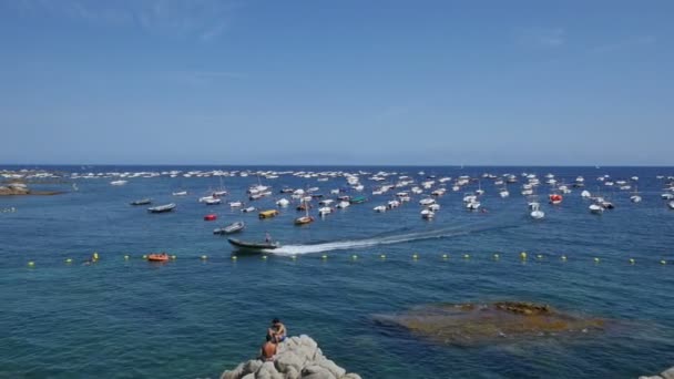 Férias na praia na Espanha no verão — Vídeo de Stock