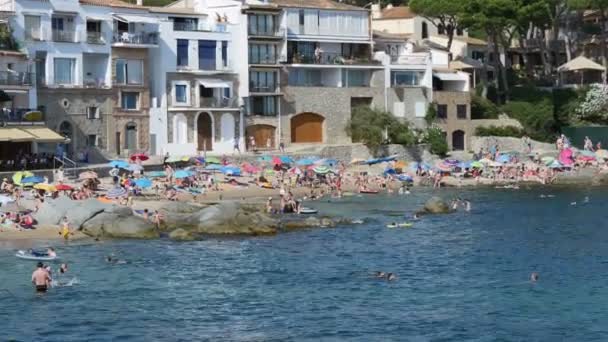 Dovolená na pláži ve Španělsku v létě — Stock video
