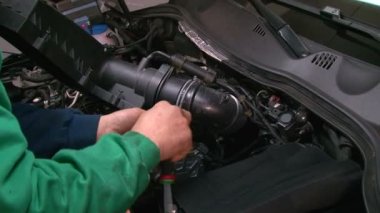 Havalandırma sisteminin sökülmesi oto tamir