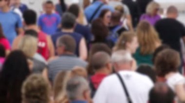 Maremagnum pazarı Köprüsü bulanık Barcelona kalabalık