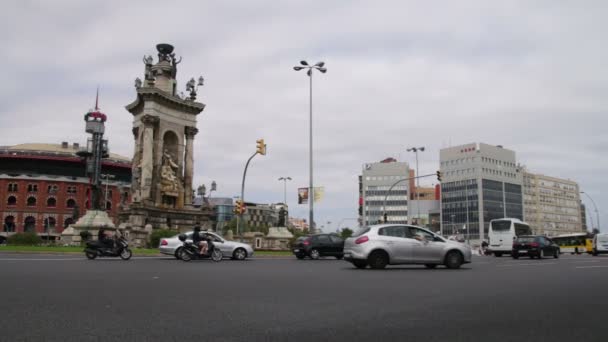 Escena de tráfico del centro de Barcelona . — Vídeos de Stock