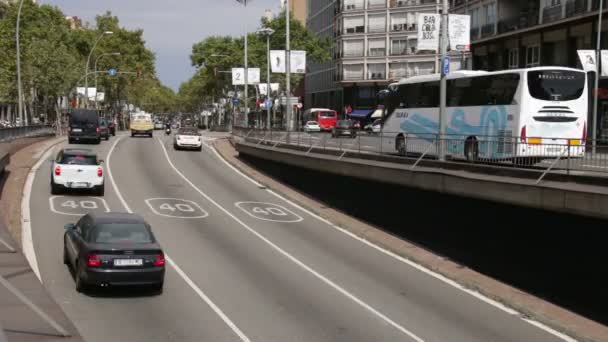 Barcelona verkeer scène time-lapse. — Stockvideo