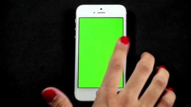 Smartphone touch skärm fingergester på gröna — Stockvideo