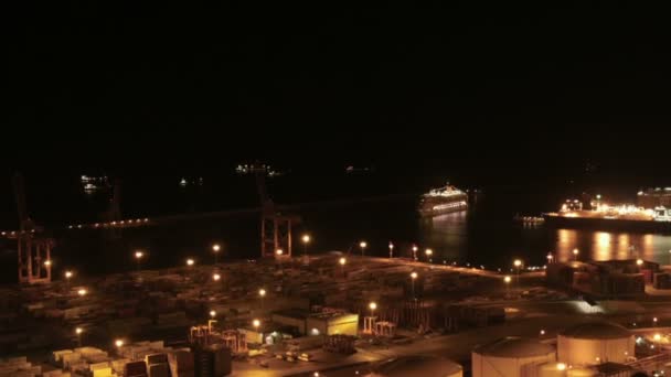 Cruceros en el Puerto de Indstrial de Barcelona Zoomed Time Lapse — Vídeo de stock