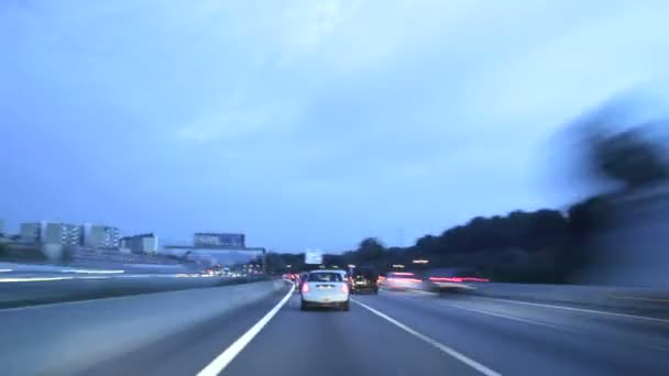 Natt Highway kamera bil tid förflutit i skymningen — Stockvideo
