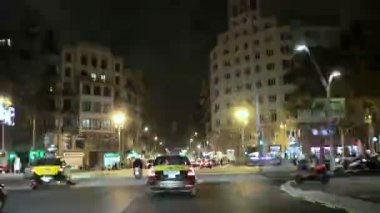 Şehir merkezinde araba Noel ışıkları kamera araba