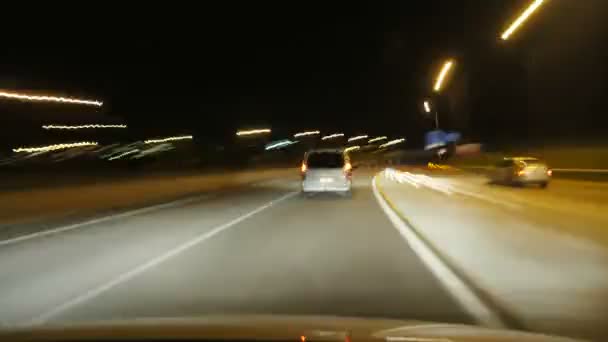 Autobahn-Raser mit hohem Tempo unterwegs — Stockvideo