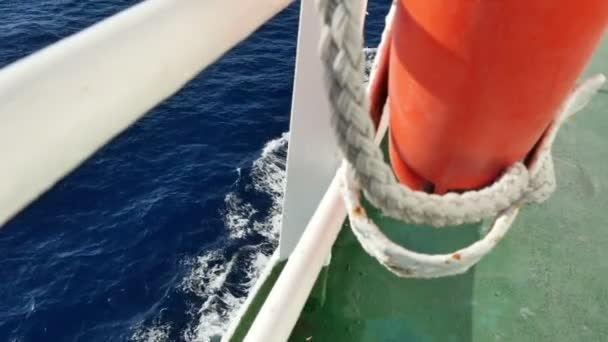 Bir Cruise güverteden dalgalar deniz — Stok video