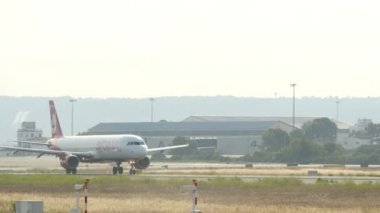 Palma De Mallorca, Balear Adaları, İspanya. Yaz 2015 yılında Son Sant Joan Havaalanı Trafiği. Palma de Mallorca havaalanı güney Avrupa'da yolcu trafiğinin en işlek havaalanı, Ağustos İspanya 7, 2015