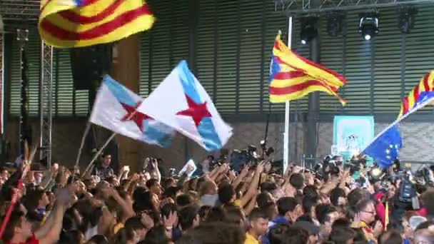 Barcelona, Katalonien, Spanien. Wahlen in Katalonien 2015: Sezessionisten feiern den Sieg der Junts pel si, artur mas Partei fordert Freiheit für Katalonien in Barcelona, Spanien am 27. September 2015 — Stockvideo