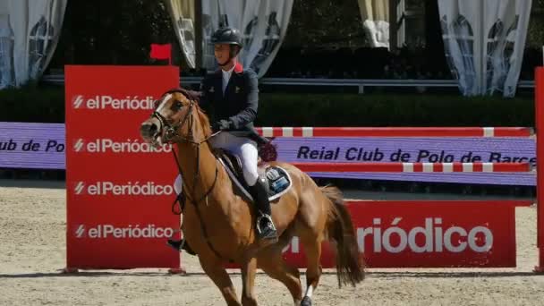 BARCELONA, ESPAÑA. FURUSIYYA FEI NATIONS CUP JUMPING FINAL. Concurso internacional de salto a caballo en el Real Club de Polo de Barcelona, España el 24 de septiembre de 2015 — Vídeo de stock