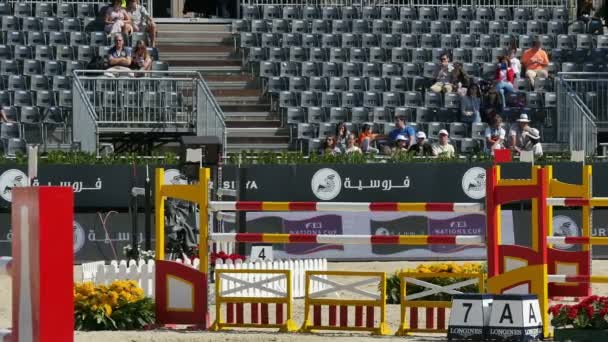 BARCELONE, ESPAGNE. FURUSIYYA FEI NATIONS CUP JUMPING FINAL. Compétition internationale de saut à cheval au Real Club de Polo de Barcelona, Espagne le 24 septembre 2015 — Video