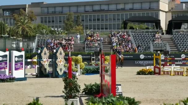 BARCELONA og SPANIEN. FURUSIYA FEI NATIONER CUP JUMPING FINAL. International hest hoppe konkurrence i Real Club de Polo de Barcelona, Spanien på September 24, 2015 – Stock-video