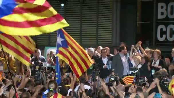 阿图尔 · 马斯庆祝在加泰罗尼亚选举中的胜利 — 图库视频影像