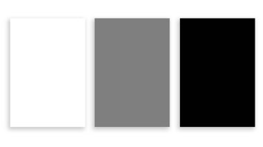 Beyaz arka planda üç boş sayfa. Beyaz, gri, siyah.