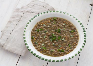 Mercimek çorbası kekik ile