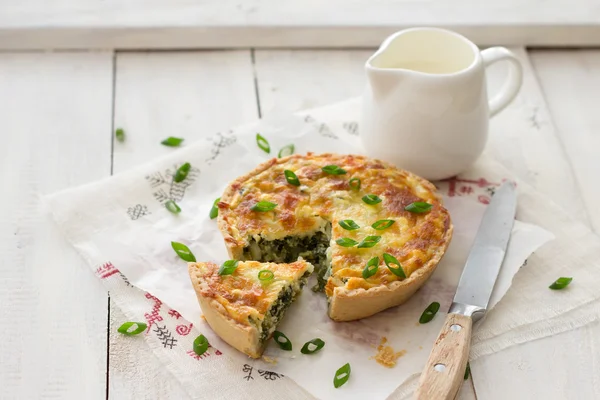 Mini quiche with green onions and cheese — Stock Photo, Image