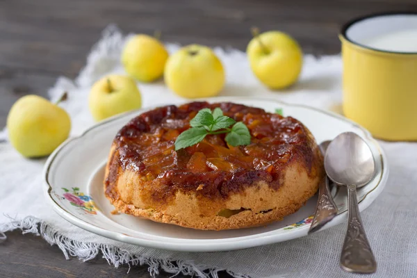 Homemade apple pie with caramel — Stock Photo, Image