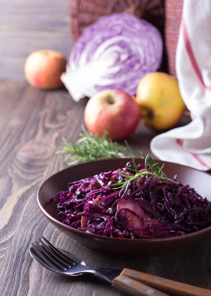 Spicy red cabbage stewed with apples and blackcurrant — Stock Image Spicy red cabbage stewed with apples and blackcurrant Royalty Free Stock Images