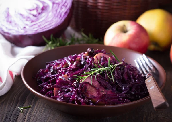 Spicy red cabbage stewed with apples and blackcurrant — Stock Image Spicy red cabbage stewed with apples and blackcurrant Royalty Free Stock Images