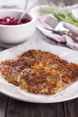 patates börek baharat ve kırmızı soğan ile