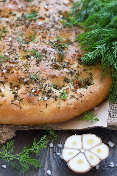 Homemade focaccia with dill, garlic and olive oil — Zdjęcie stockowe