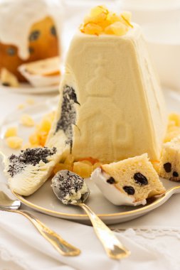 Geleneksel Ortodoks Paskalya tatlılar, paskha ve kulich
