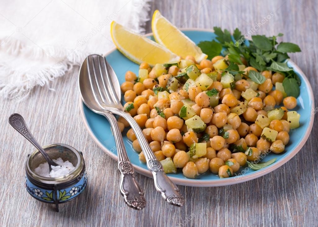 Chickpeas with zucchini and herbs