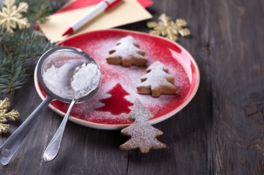 Noel ağacı şeklinde Noel kurabiyeleri.