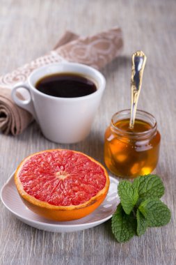 Bal ile fırında greyfurt 