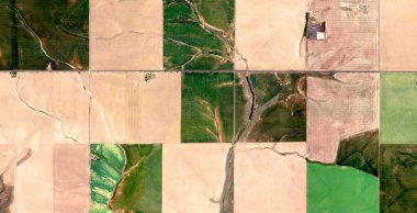 ABD 'deki tarlaların havadan çekilmiş soyut bir fotoğrafı.,