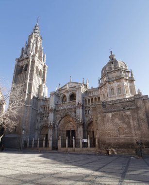 İspanya 'nın Toledo katedralinin fotoğrafı, Covid-19 salgınının kısıtlamalarından dolayı kare boş.,