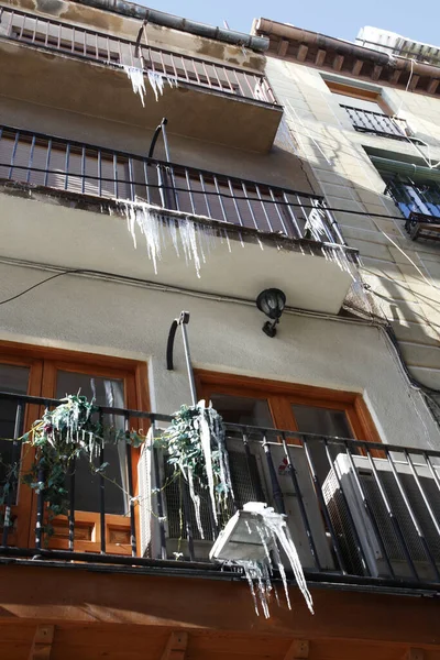 Bevroren Spanje Foto Van Een Balkon Met Ijspegels Stad Toledo — Stockfoto