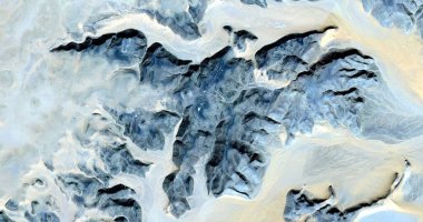 Afrika çöllerinin havadan soyut fotoğrafçılığı. 