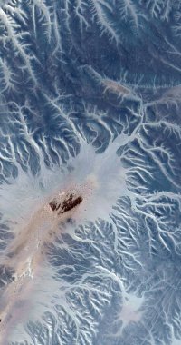   Afrika çöllerinin havadan gelen dikey soyut fotoğrafçılığı, çöl manzaralarının havadan görünüşü, Tür: Soyut doğalcılık, soyuttan mecazlara,