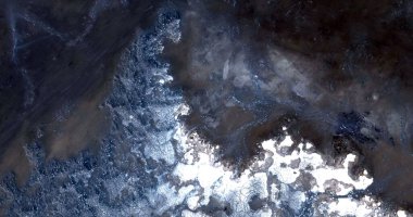   Afrika çöllerinin havadan soyut fotoğrafçılığı. Çöl manzaralarının havadan görünüşü, Tür: Soyut doğalcılık, soyuttan mecazlara, 