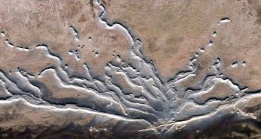  Afrika çöllerinin havadan soyut fotoğrafçılığı. Çöl manzaralarının havadan görünüşü, 