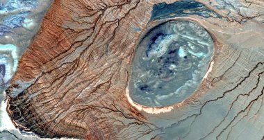 Afrika çöllerinin havadan soyut fotoğrafçılığı. Çöl manzaralarının havadan görünüşü, 