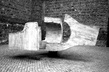 photographic  with different points of view of the sculpture by Eduardo Chillida 