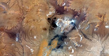     Afrika çöllerinin havadan soyut fotoğrafçılığı. Çöl manzaralarının havadan görünüşü, 