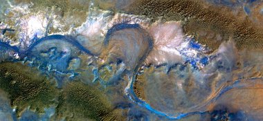 Afrika çöllerinin havadan soyut fotoğrafçılığı. 