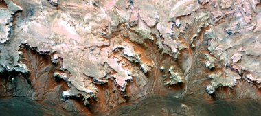   Afrika çöllerinin havadan soyut fotoğrafçılığı. Çöl manzaralarının havadan görünüşü, Tür: Soyut doğalcılık, soyuttan mecazlara, 