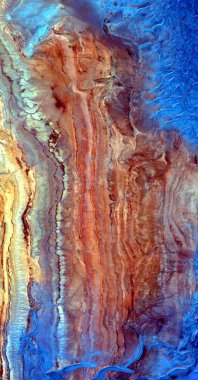 Afrika çöllerinin havadan gelen dikey soyut fotoğrafçılığı, çöl manzaralarının havadan görünüşü, Tür: Soyut doğalcılık, soyuttan mecazlara,