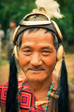 Adam yanlış ponytails