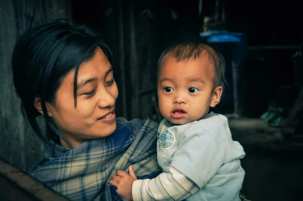 Sorridente madre e figlio — Foto Stock