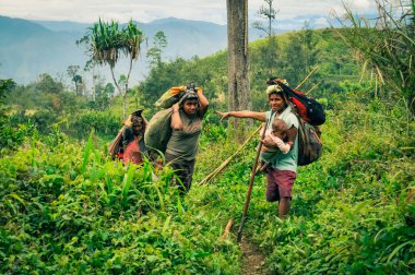 Ağır yükü olan kişiler