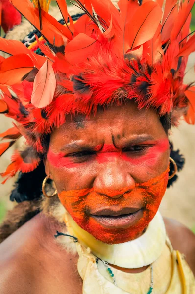 Plumas rojas en Papúa Nueva Guinea —  Fotos de Stock