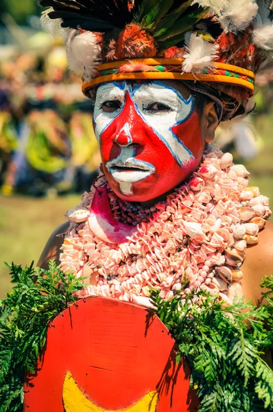 Kobieta z kamiennym naszyjnikiem w Papua-Nowa Gwinea — Zdjęcie stockowe