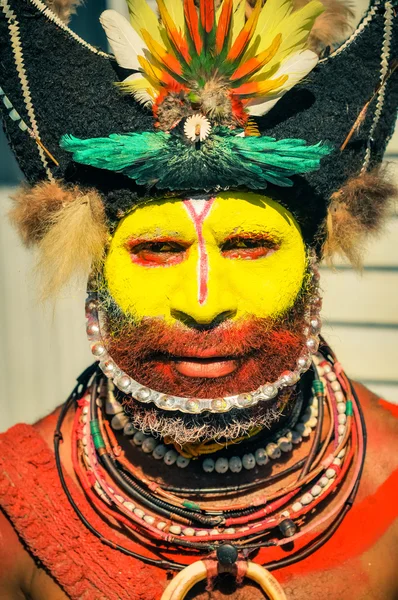 Man med leende i Papua Nya Guinea — Stockfoto